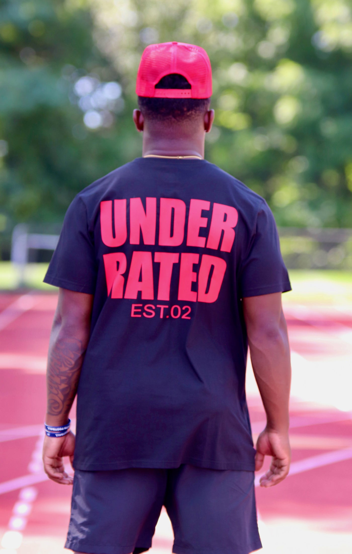 UNDERRATED BLACK T-SHIRT RED SIDE TEXT