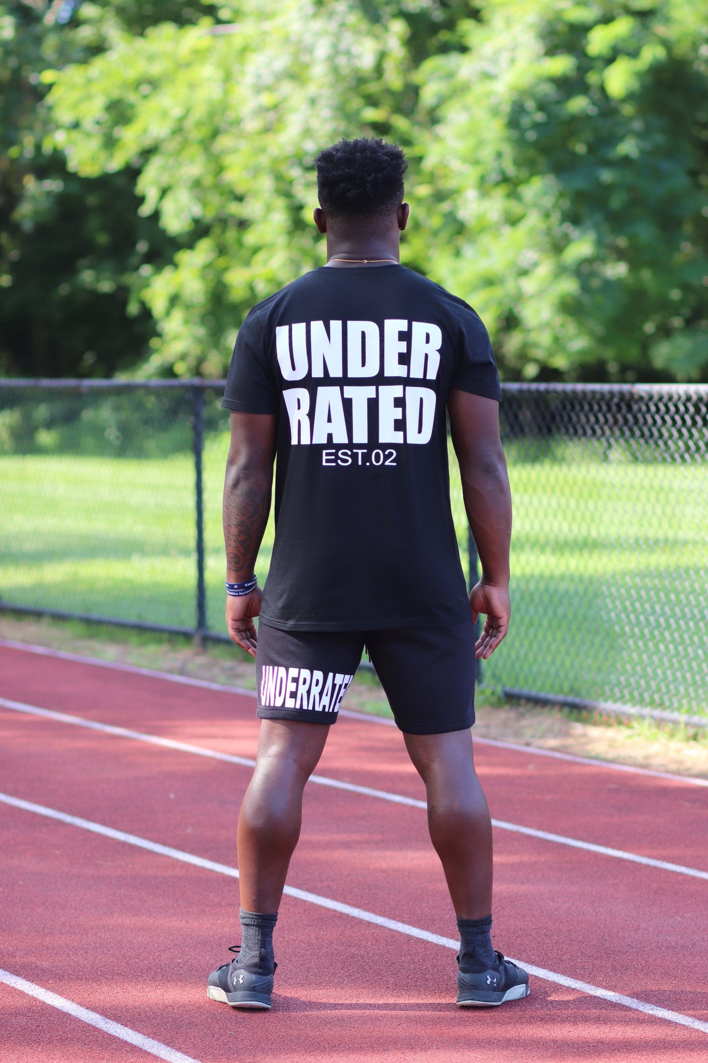 UNDERRATED BLACK T-SHIRT WHITE SIDE TEXT