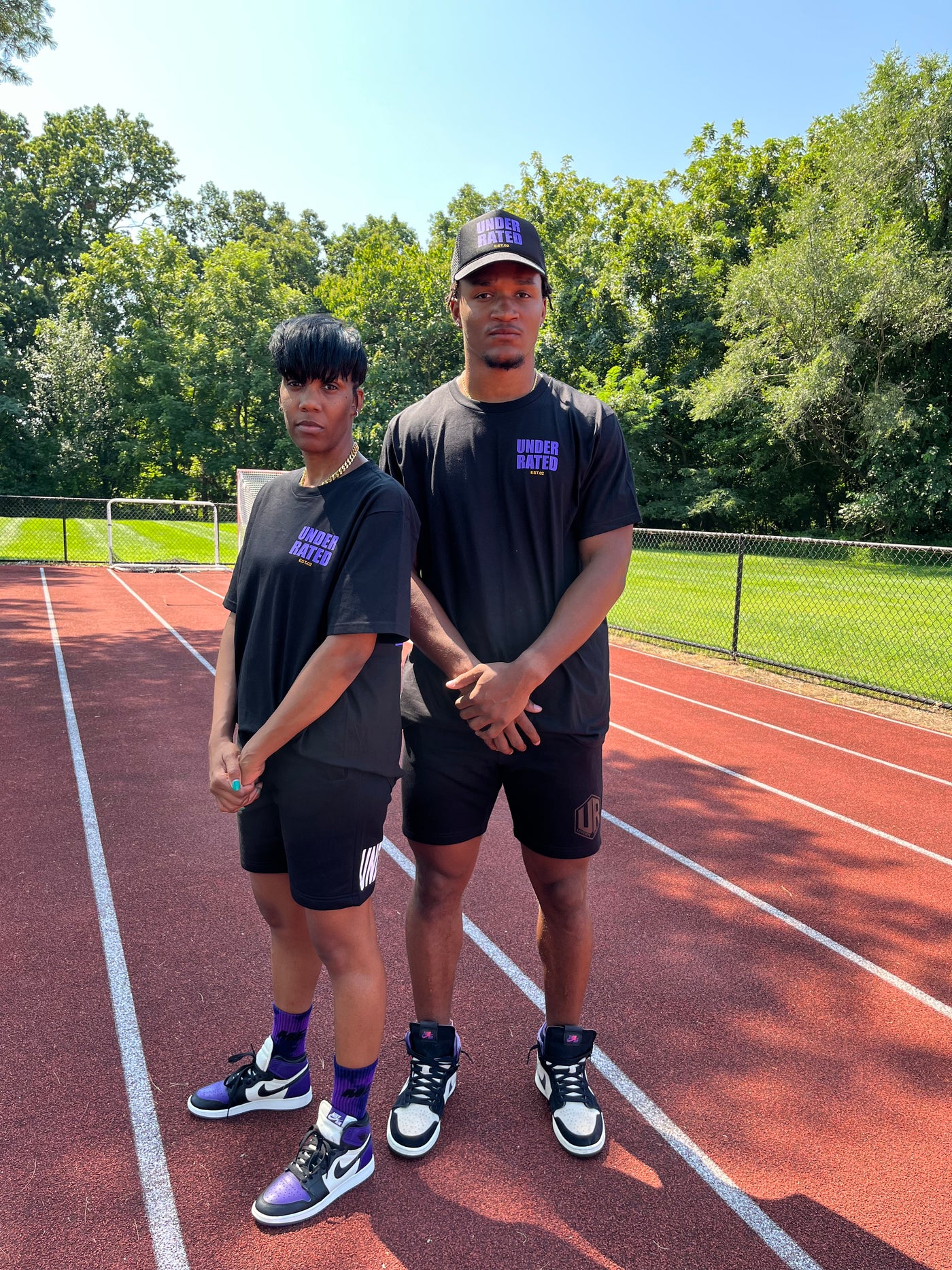 UNDERRATED BLACK T-SHIRT PURPLE SIDE LOGO